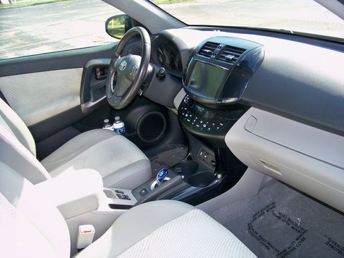 Used 2014 Toyota RAV4 EV image 30