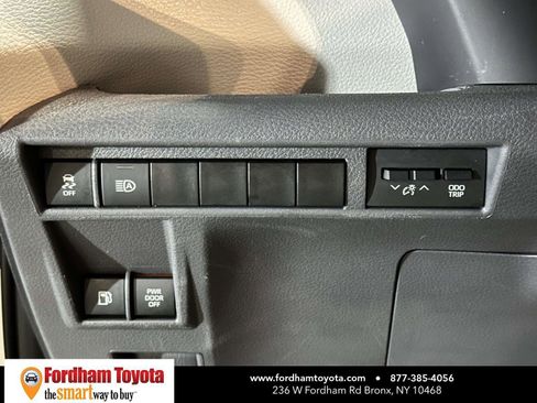 Used 2024 Toyota Sienna LE FWD image 22