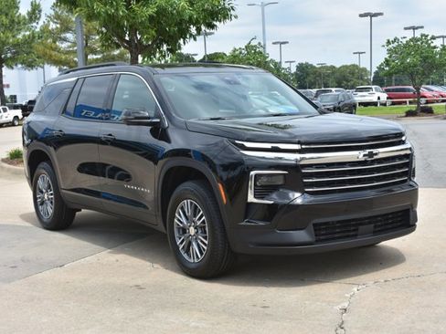 New 2026 Chevrolet Traverse LT w/ Driver Confidence Package FWD image 3