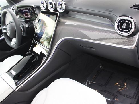 Used 2026 Mercedes-Benz GLC 300 image 33