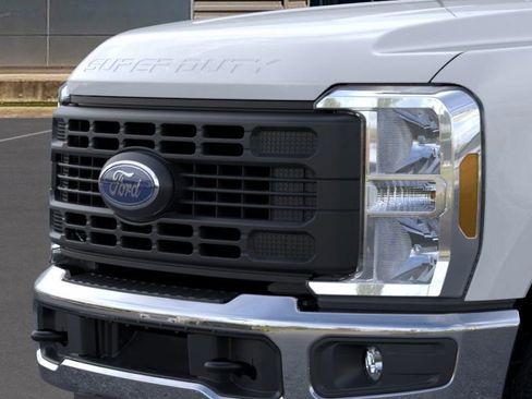 New 2026 Ford F350 XL w/ XL Chrome Package image 17