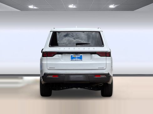 Used 2022 Jeep Wagoneer Series II AWD/4WD image 9