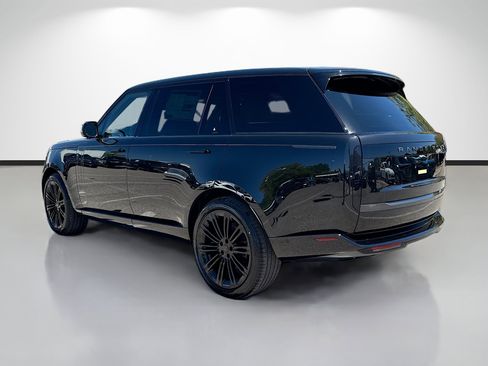 New 2026 Land Rover Range Rover Long Wheelbase SE image 3