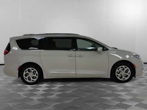Used 2021 Chrysler Pacifica Limited w/ Premium & Safety Sphere Group FWD image 6