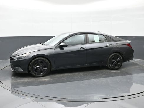 Used 2023 Hyundai Elantra SEL image 5
