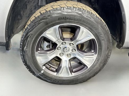 Used 2019 RAM 1500 Laramie image 33