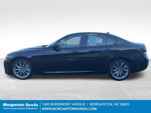 Used 2023 Alfa Romeo Giulia Sprint AWD/4WD image 3