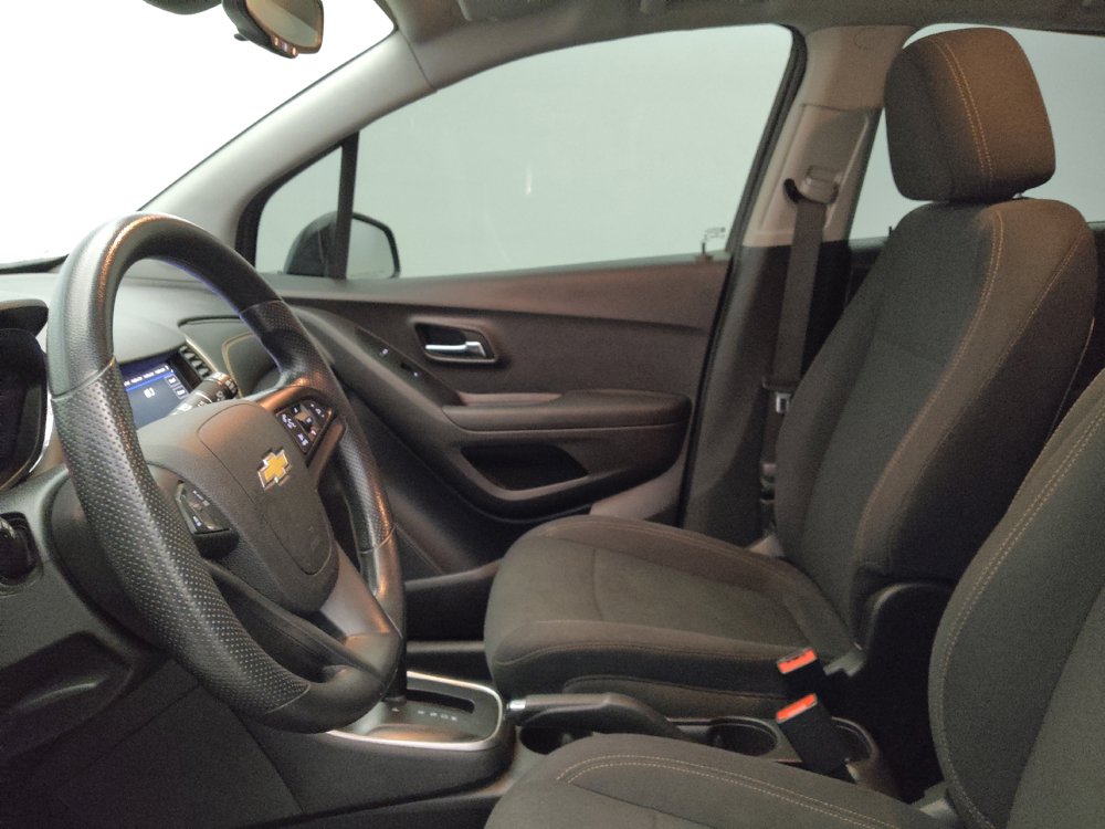 Used 2020 Chevrolet Trax LS w/ Tint and Cruise Package FWD image 17