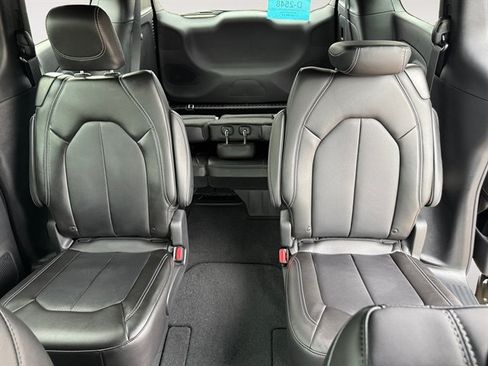 New 2027 Chrysler Pacifica Select w/ Family Tech Group AWD/4WD image 13