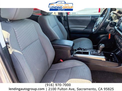 Used 2020 Toyota Tacoma SR5 AWD/4WD image 15