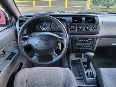 Used 2000 Nissan Frontier XE image 17