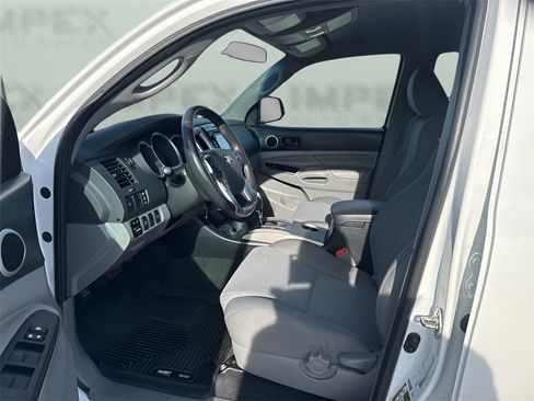Used 2015 Toyota Tacoma 4x4 Double Cab image 9