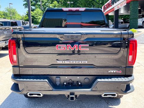 Used 2023 GMC Sierra 1500 AT4 w/ Technology Package AWD/4WD image 8