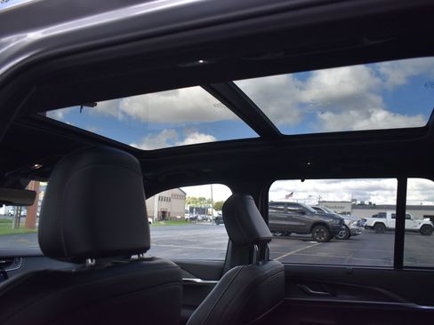 New 2025 Jeep Grand Cherokee Limited w/ Trailer Tow Package image 18