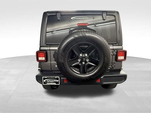 Used 2020 Jeep Wrangler Unlimited Sahara AWD/4WD image 9