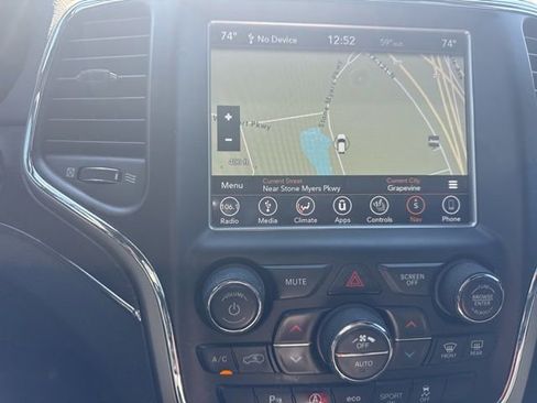 Used 2018 Jeep Grand Cherokee Limited image 11