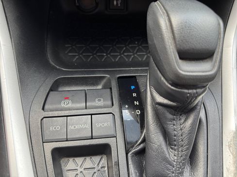 Used 2019 Toyota RAV4 XLE w/ Carpet Mat Package image 24