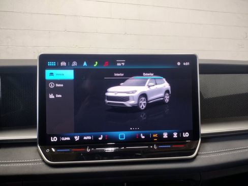 New 2025 Volkswagen Tiguan SE image 27