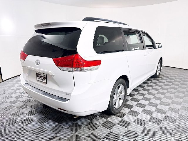 Used 2011 Toyota Sienna LE FWD image 23