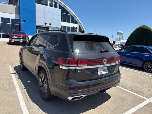 Used 2024 Volkswagen Atlas SE FWD image 8