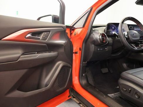 New 2025 Chevrolet Equinox EV RS image 8