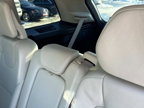 Used 2017 Volvo XC90 T6 Momentum w/ Vision Package image 14