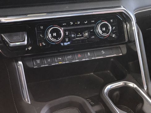 Used 2025 GMC Sierra 2500 Denali Ultimate image 22