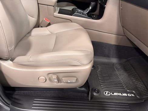 Used 2023 Lexus GX 460 Premium image 17