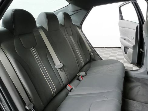 Used 2023 Hyundai Elantra SEL FWD image 19