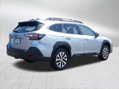 Used 2025 Subaru Outback Premium AWD/4WD image 7