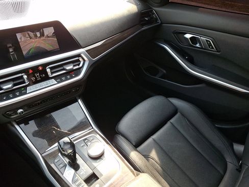 Used 2020 BMW 330i xDrive Sedan w/ Driving Assistance Package image 23