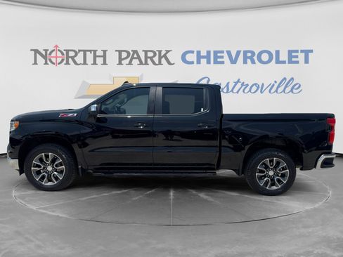 Certified 2022 Chevrolet Silverado 1500 LT w/ Z71 Off-Road Package AWD/4WD image 8