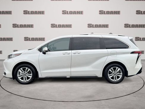 Used 2025 Toyota Sienna Limited AWD/4WD image 2