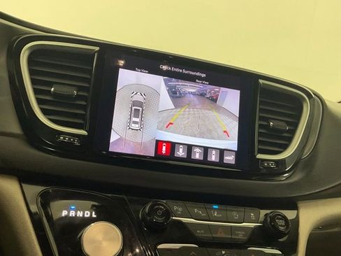 Used 2022 Chrysler Pacifica Touring-L w/ Uconnect Theater Family Group image 27