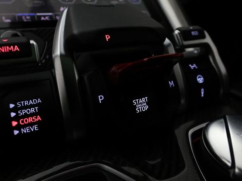 Used 2022 Lamborghini Urus AWD/4WD image 23
