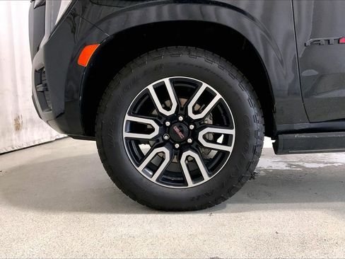 Used 2023 GMC Yukon AT4 w/ AT4 Premium Package AWD/4WD image 6