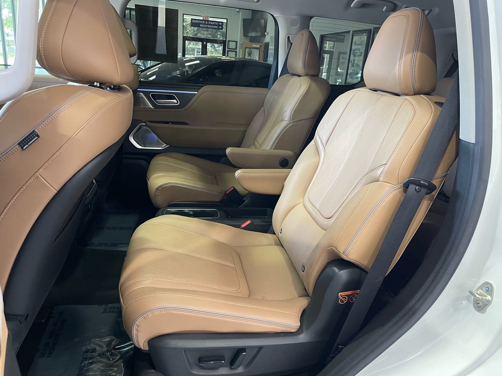 Used 2025 INFINITI QX80 Sensory AWD/4WD image 34