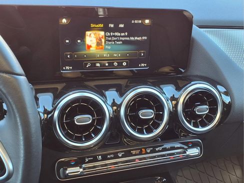 Certified 2021 Mercedes-Benz GLA 250 4MATIC image 21