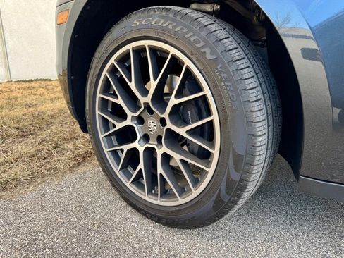 Used 2018 Porsche Macan image 31