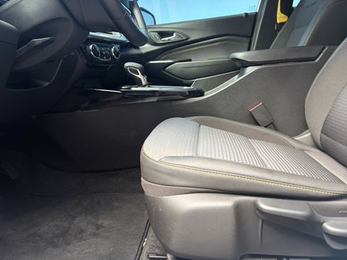 Used 2024 Chevrolet Trax LT w/ Driver Confidence Package image 13