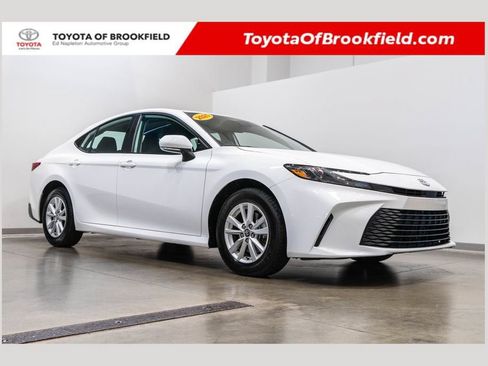 Used 2025 Toyota Camry LE AWD/4WD image 1