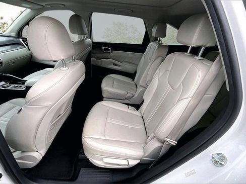 Certified 2022 Kia Sorento SX w/ Panoramic Sunroof Package image 24