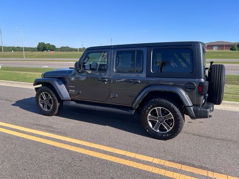 Used 2023 Jeep Wrangler Unlimited Sahara w/ Cold Weather Group AWD/4WD image 9
