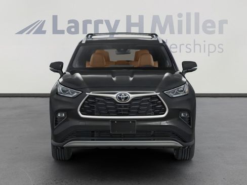 Used 2023 Toyota Highlander Platinum AWD/4WD image 4