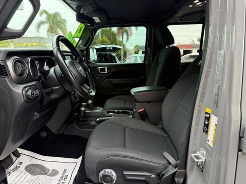 Used 2022 Jeep Gladiator Sport image 10