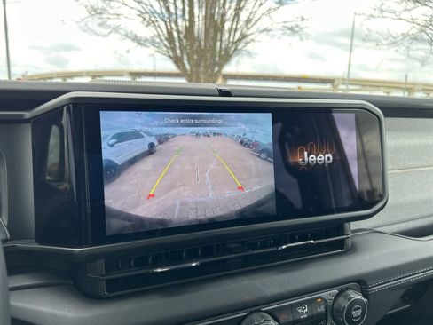 Used 2025 Jeep Wrangler Unlimited Sahara w/ Safety Group image 20