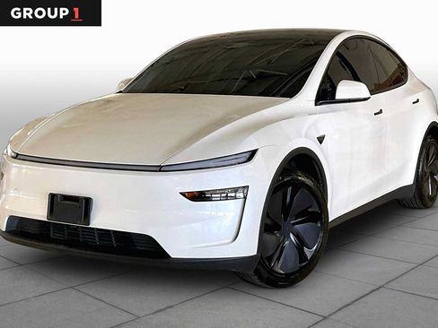 Used 2026 Tesla Model Y 2WD image 1