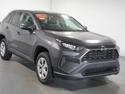 Used 2022 Toyota RAV4 LE FWD image 3