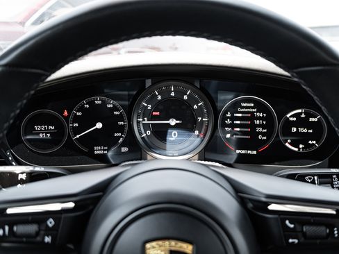 Used 2022 Porsche 911 AWD/4WD image 23