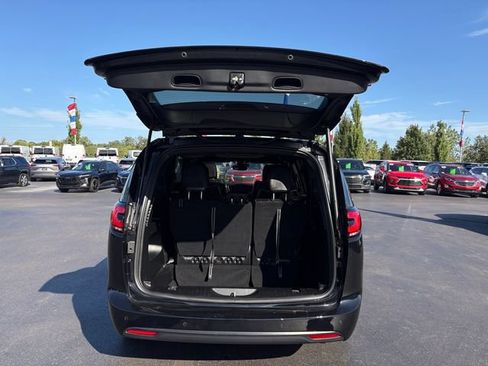 Used 2024 Chrysler Pacifica Limited w/ S Appearance Package AWD/4WD image 17